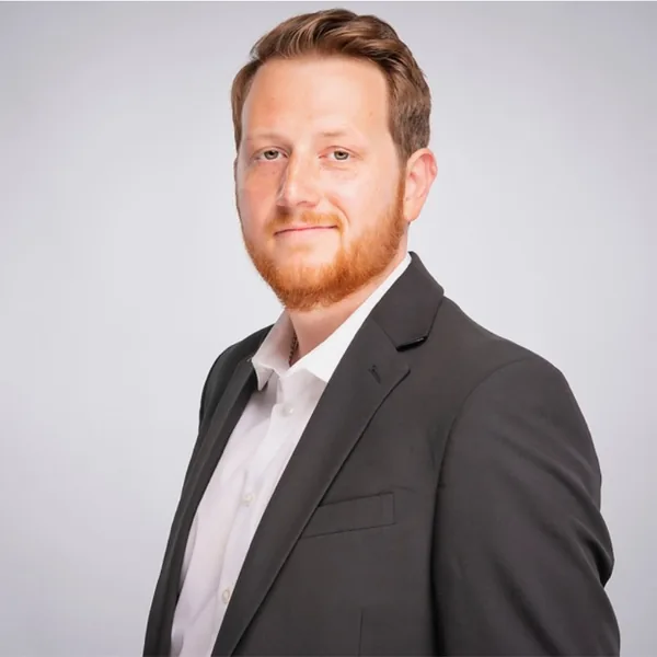 Austin Wolfe, Founder and CEO of Digital Wave Marketing Solutions